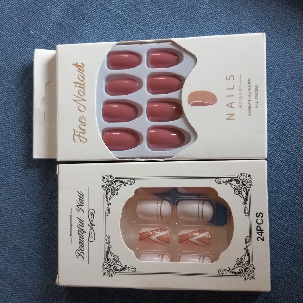 Set of Press On Fake Nails.